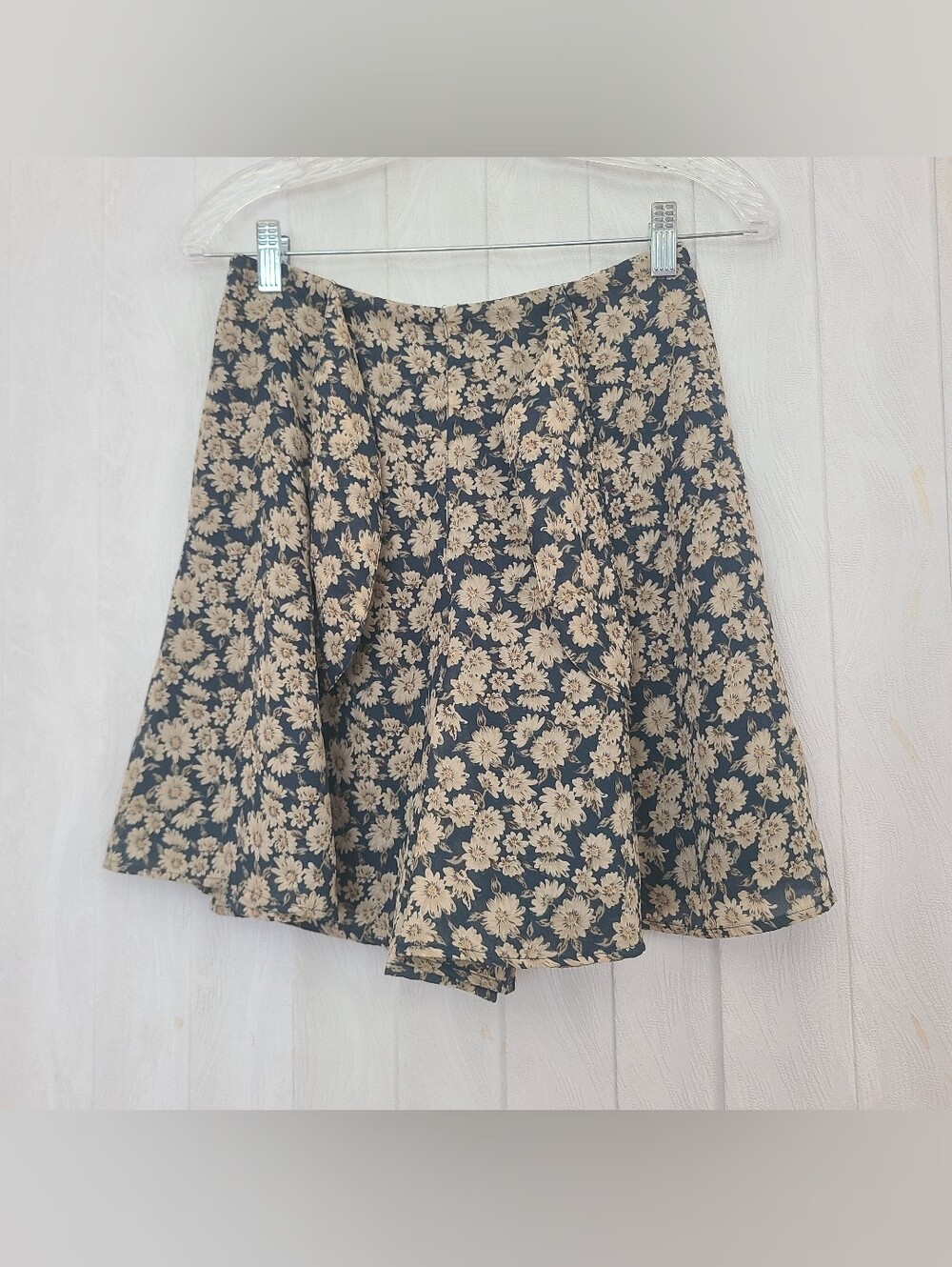 Vintage Express Sz M Green Tan High Waisted Floral Flowy Cottagecore Boho Shorts